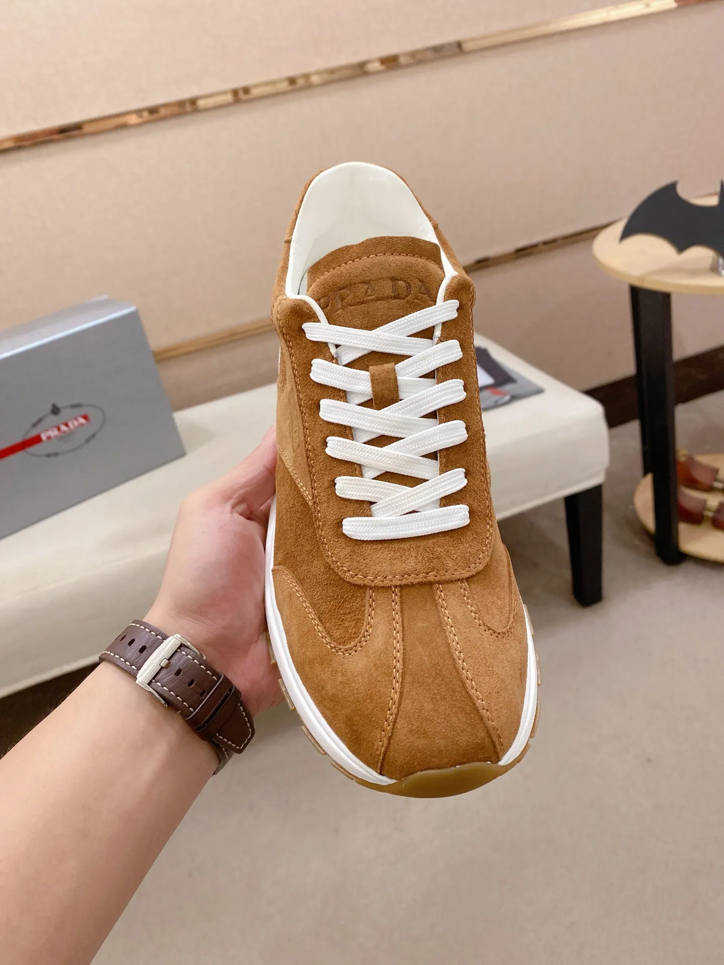Men's shoes 💰 580💰 ✔️✔️✔️High version High-quality new PRADA counters are launched simultaneously. The new men's shoes and 😘fabric are selected suede cowhide and are made by pure handicrafts. Lining: Full cowhide lining. 👍🏿 High-end ☄️ air-cushion molded anti-slip rubber outsole, exquisite lines, simple and elegant, comfortable and high-end for leisure travel. Code number: 38 to 44